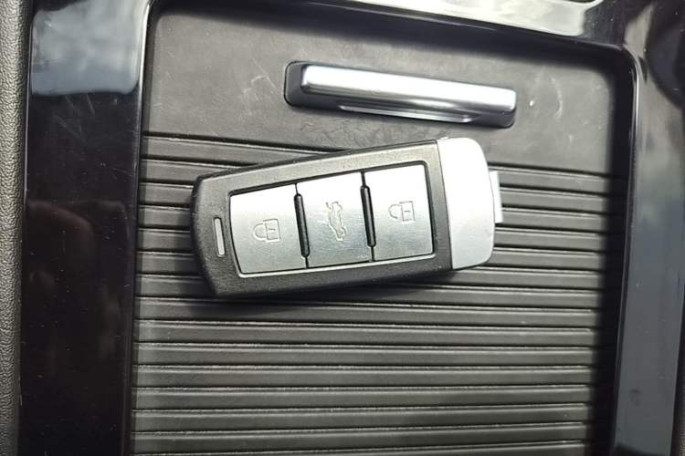 Used Sinotruk VGV U70 2021 1.5T Automatic Youyue Edition 7-Seater Vehicle Key