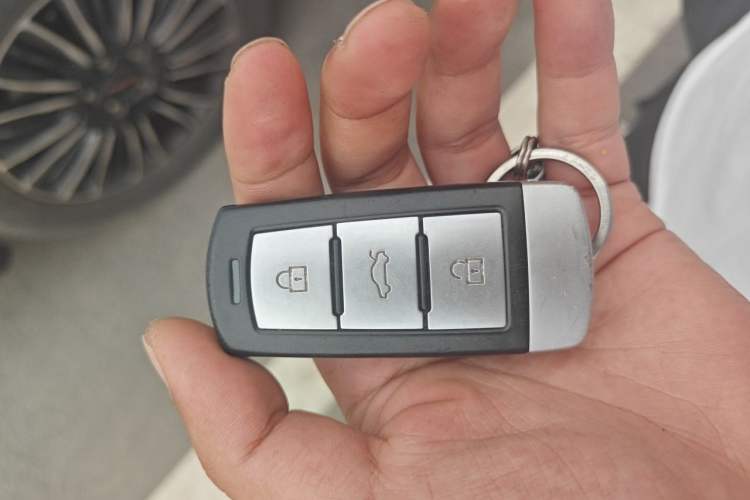 Used Sinotruk VGV U70 2021 1.5T Automatic Luxury Edition 7-Seater Vehicle Key