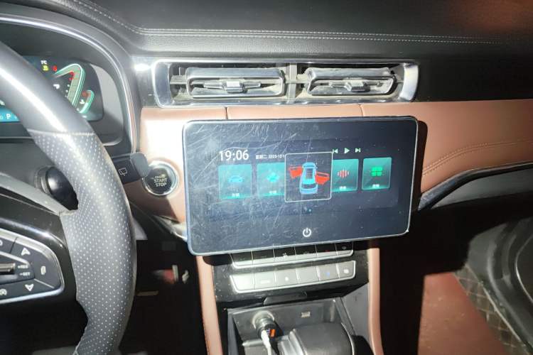 Used Sinotruk VGV U70Pro 2022 1.5T Automatic Youyue Edition 7-Seater Audio And AC Panel