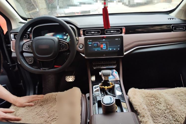 Used Sinotruk VGV U70Pro 2022 1.5T Automatic Youyue Edition 7-Seater Center Console