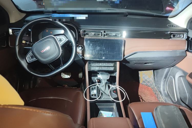 Used Sinotruk VGV U70Pro 2022 1.5T Automatic Youyue Edition 7-Seater Center Console