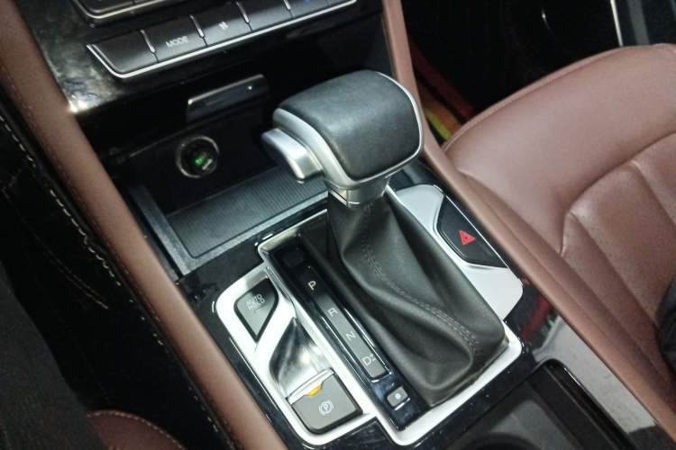 Used Sinotruk VGV U70Pro 2022 1.5T Automatic Youxuan Edition 7 Seats Gear Lever