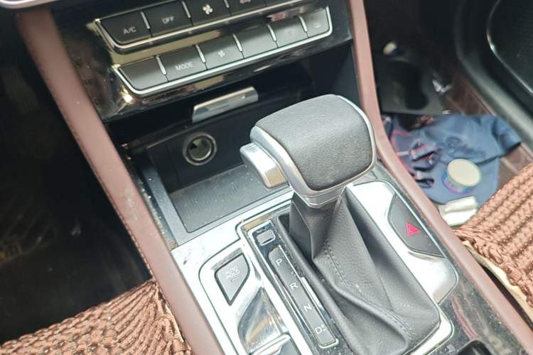 Used Sinotruk VGV U70Pro 2022 1.5T Automatic Youyue Edition 7-Seater Gear Lever