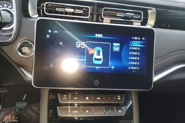 Used Sinotruk VGV U70Pro 2022 1.5T Manual Youyue Edition 7-Seater Audio And AC Panel