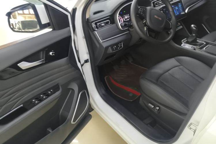 Used Sinotruk VGV U70Pro 2022 1.5T Manual Youyue Edition 7-Seater Driver Seat