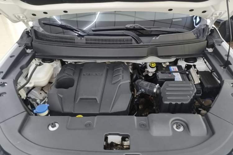 Used Sinotruk VGV U70Pro 2022 1.5T Manual Youyue Edition 7-Seater Engine Bay