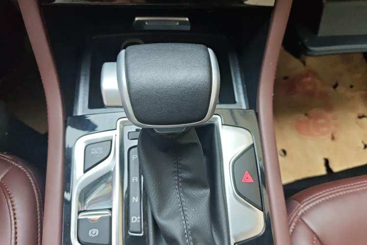 Used Sinotruk VGV U70Pro 2022 1.5T Automatic Youyue Edition 7-Seater Gear Lever