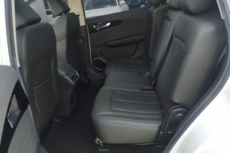 Used Sinotruk VGV U70Pro 2022 1.5T Manual Youyue Edition 7-Seater Left Rear Seat