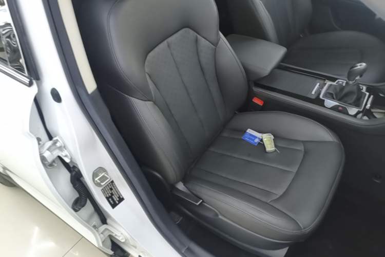 Used Sinotruk VGV U70Pro 2022 1.5T Manual Youyue Edition 7-Seater Right Front Seat