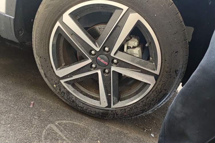 Used Sinotruk VGV U70Pro 2022 1.5T Automatic Youyue Edition 7-Seater Right Front Wheel Hub