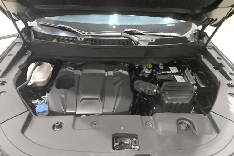 Used Sinotruk VGV U75 2021 1.5T Automatic SG Version 5 Seats Engine Bay