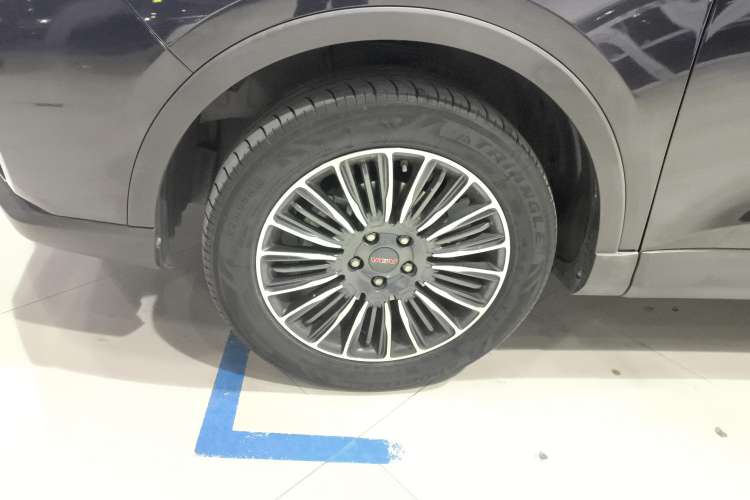 Used Sinotruk VGV U75 2021 1.5T Automatic SG Version 5 Seats Right Rear Wheel Hub