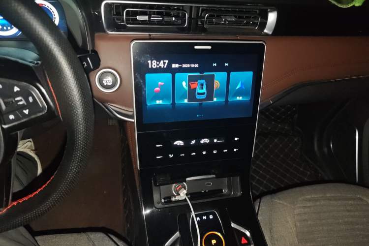 Used Sinotruk VGV U75PLUS 2021 2.0 TGDI Luxury Pro 7-Seater Audio And AC Panel