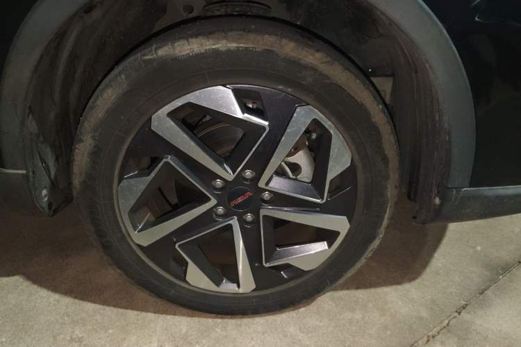 Used Sinotruk VGV U75PLUS 2021 2.0 TGDI Luxury Pro 7-Seater Right Front Wheel Hub