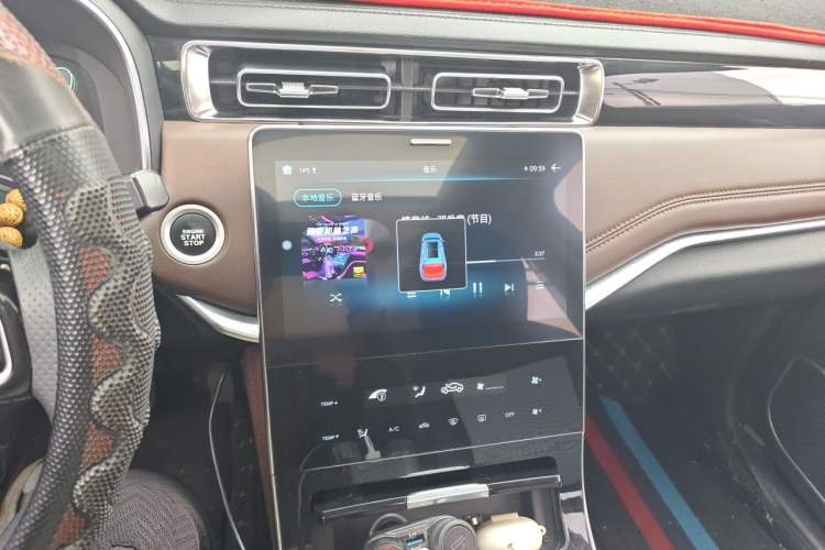 Used Sinotruk VGV U75PLUS 2021 2.0 TGDI Prestige Edition 7 Seats Audio And AC Panel
