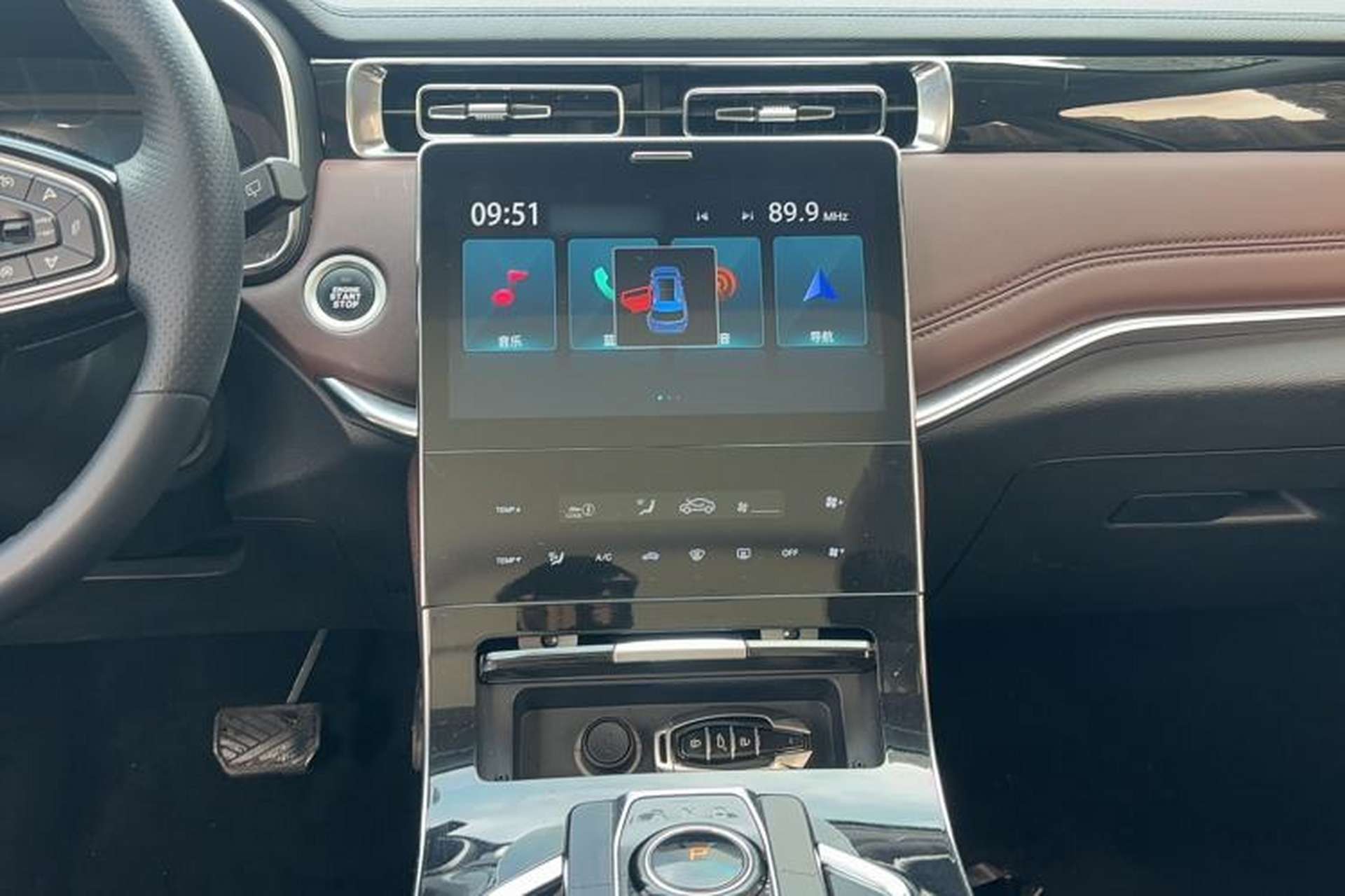 Used Sinotruk VGV U75PLUS 2021 2.0 TGDI Luxury Pro 7-Seater Audio And AC Panel