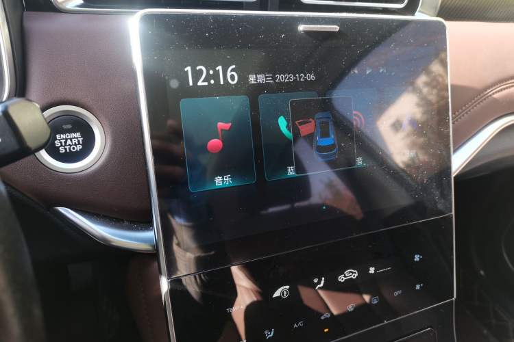 Used Sinotruk VGV U75PLUS 2021 2.0 TGDI Luxury Pro 5-Seater Audio And AC Panel