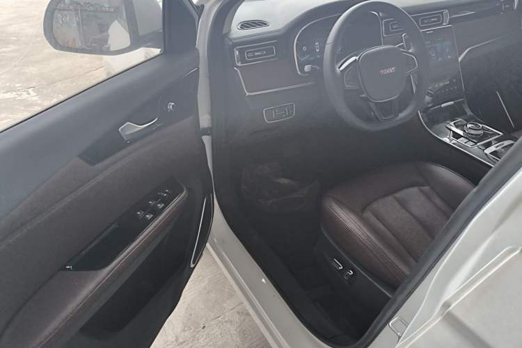 Used Sinotruk VGV U75PLUS 2021 2.0 TGDI Luxury Pro 7-Seater Driver Seat