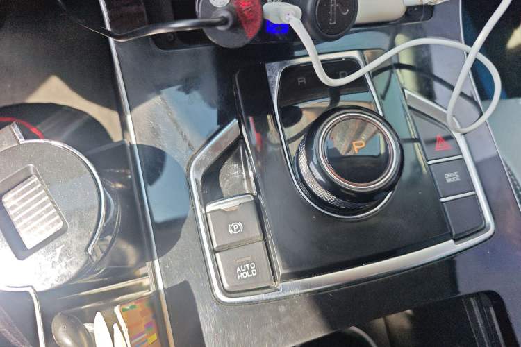 Used Sinotruk VGV U75PLUS 2021 2.0 TGDI Prestige Edition 7 Seats Gear Lever