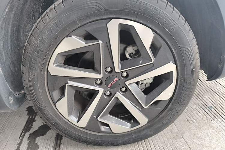 Used Sinotruk VGV U75PLUS 2021 2.0 TGDI Luxury Pro 7-Seater Right Front Wheel Hub