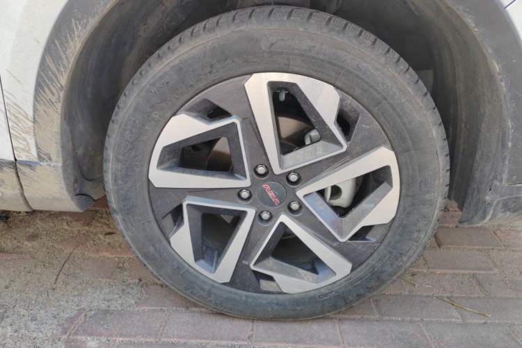 Used Sinotruk VGV U75PLUS 2021 2.0 TGDI Luxury Pro 7-Seater Right Front Wheel Hub