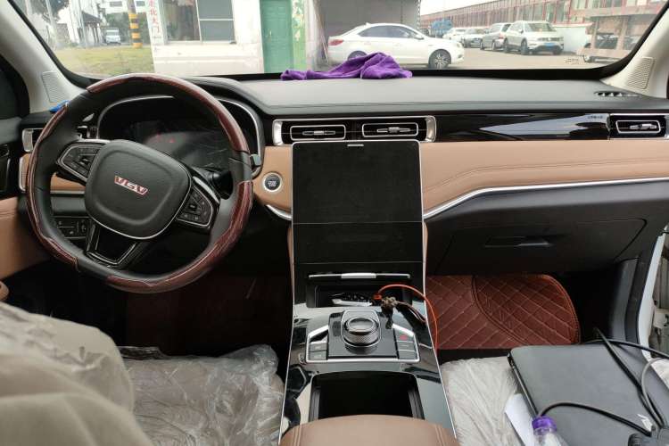 Used Sinotruk VGV VX7 2022 2.0T Automatic Industry-Customized Version HY4C20B Center Console