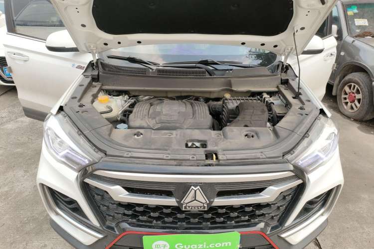 Used Sinotruk VGV VX7 2022 2.0T Automatic Industry-Customized Version HY4C20B Engine Bay