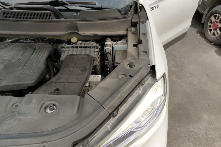 Used Sinotruk VGV VX7 2022 2.0T Automatic Industry-Customized Version HY4C20B Engine Bay Left