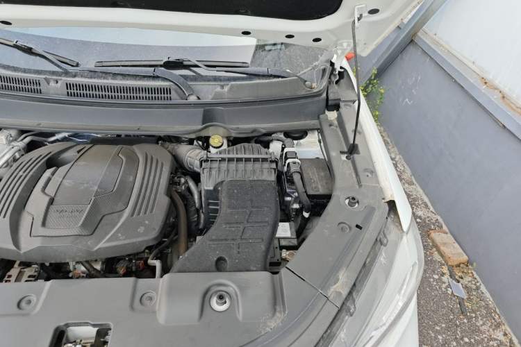Used Sinotruk VGV VX7 2022 2.0T Automatic Elite Edition HY4C20B Engine Bay Left