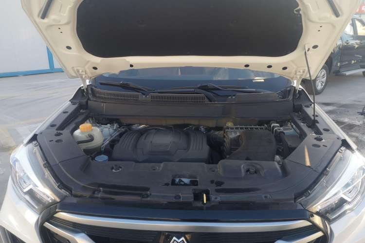 Used Sinotruk VGV VX7 2022 2.0T Automatic Industry-Customized Version HY4C20B Engine Bay