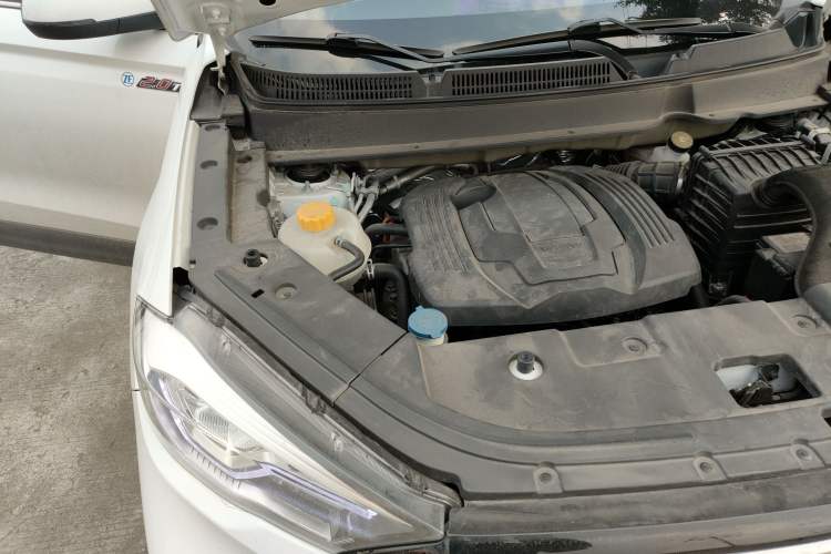 Used Sinotruk VGV VX7 2022 2.0T Automatic Industry-Customized Version HY4C20B Engine Bay Right
