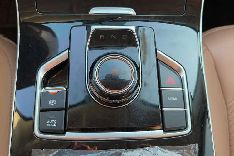 Used Sinotruk VGV VX7 2022 2.0T Automatic Industry-Customized Version HY4C20B Gear Lever
