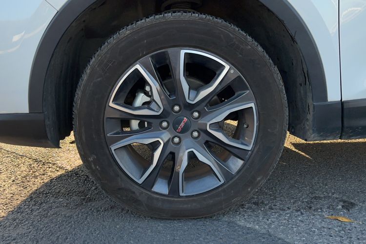 Used Sinotruk VGV VX7 2022 2.0T Automatic Industry-Customized Version HY4C20B Left Front Wheel Hub