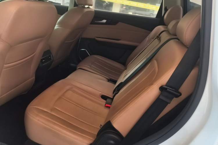 Used Sinotruk VGV VX7 2022 2.0T Automatic Elite Edition HY4C20B Left Rear Seat