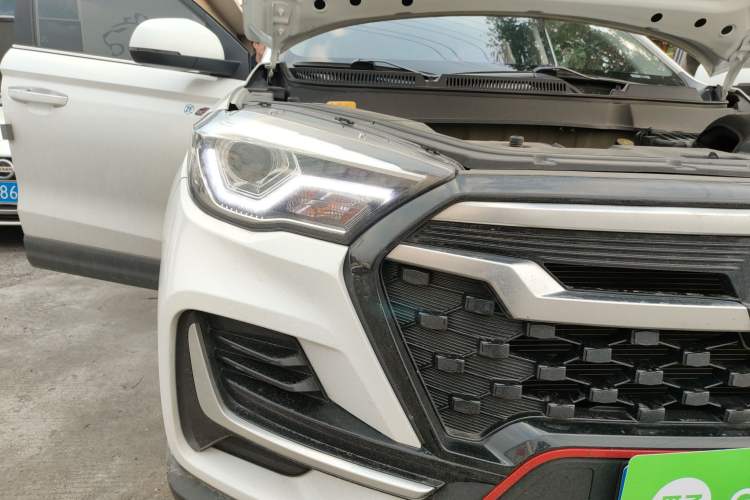 Used Sinotruk VGV VX7 2022 2.0T Automatic Industry-Customized Version HY4C20B Right Front Headlight