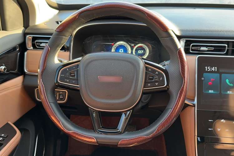 Used Sinotruk VGV VX7 2022 2.0T Automatic Industry-Customized Version HY4C20B Steering Wheel