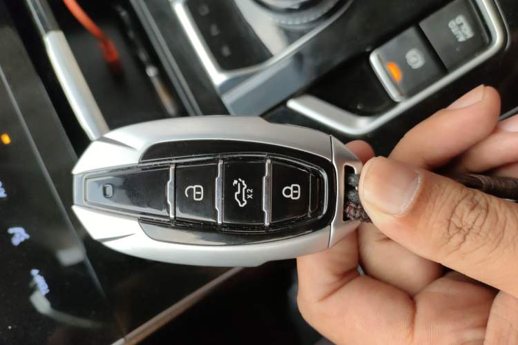 Used Sinotruk VGV VX7 2022 2.0T Automatic Industry-Customized Version HY4C20B Vehicle Key