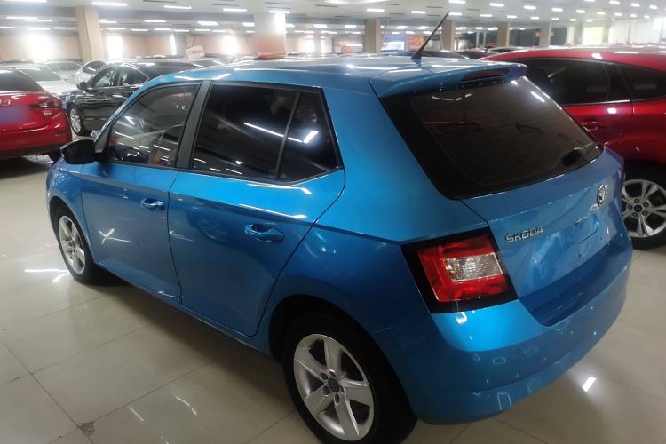 Used Skoda Fabia 2016 1.4L Automatic Car Enjoy Edition Exterior 3