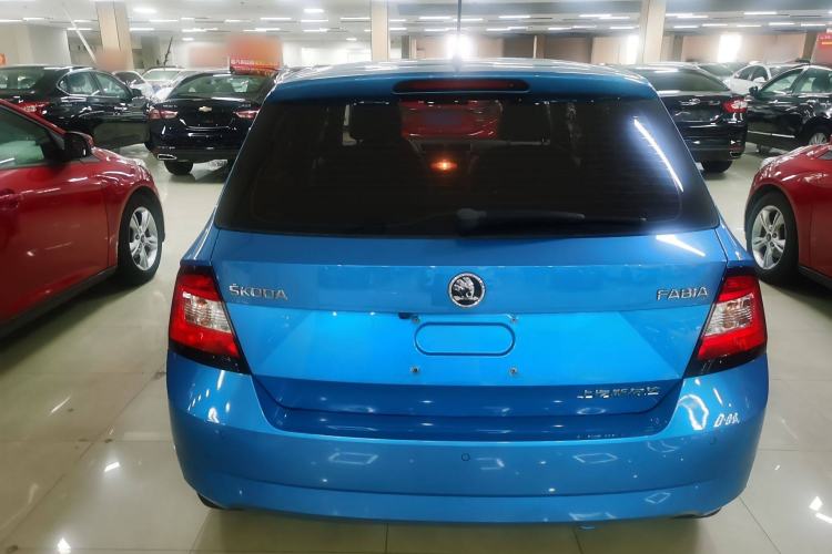 Used Skoda Fabia 2016 1.4L Automatic Car Enjoy Edition Exterior 4