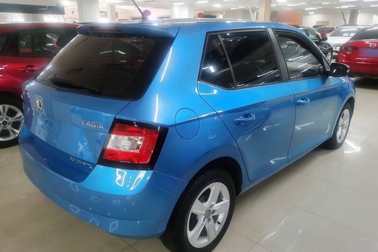 Used Skoda Fabia 2016 1.4L Automatic Car Enjoy Edition Exterior 5