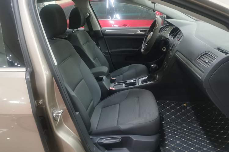 Used Skoda Fabia 2016 1.4L Automatic Car Enjoy Edition Interior 8