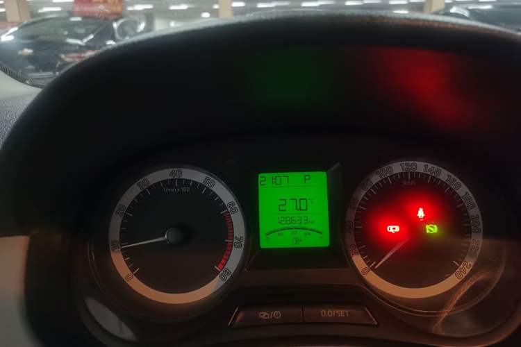 Used Skoda Fabia 2016 1.4L Automatic Car Enjoy Edition Odometer Close Up