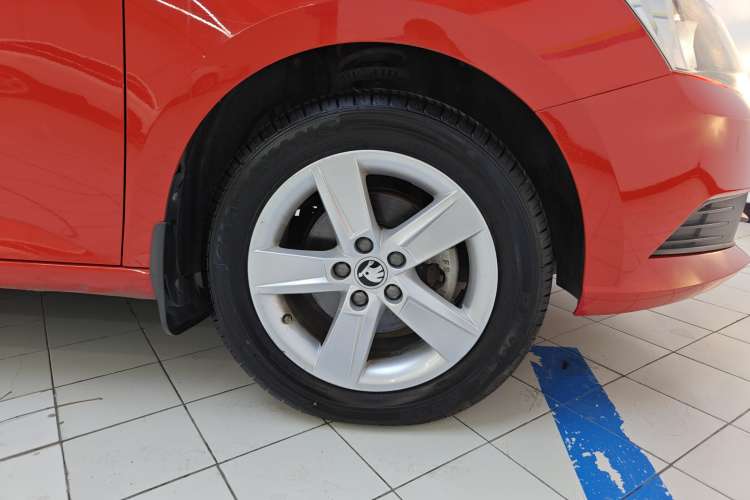 Used Skoda Fabia 2017 1.4L Automatic Car Enjoy Edition Left Rear Wheel Hub