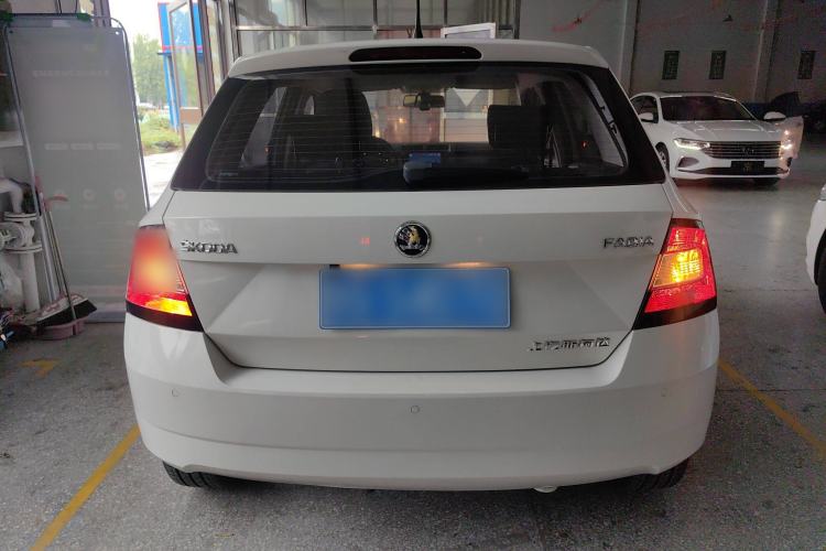 Used Skoda Fabia 2017 1.4L Automatic Car Enjoy Edition Exterior 4