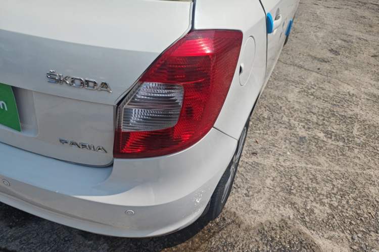 Used Skoda Fabia 2014 1.4L Manual Crystal Edition Exterior 6