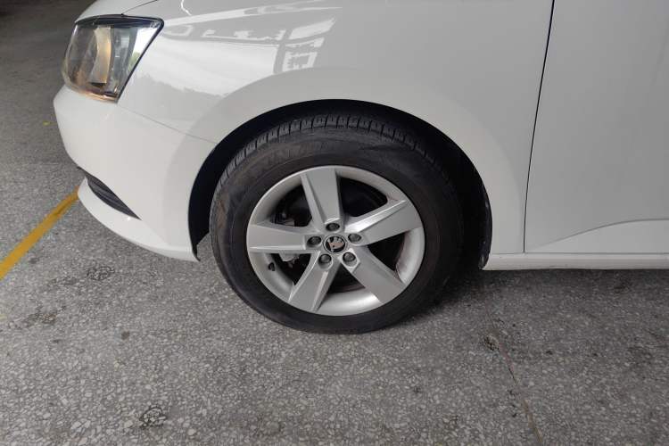 Used Skoda Fabia 2017 1.4L Automatic Car Enjoy Edition Exterior 7