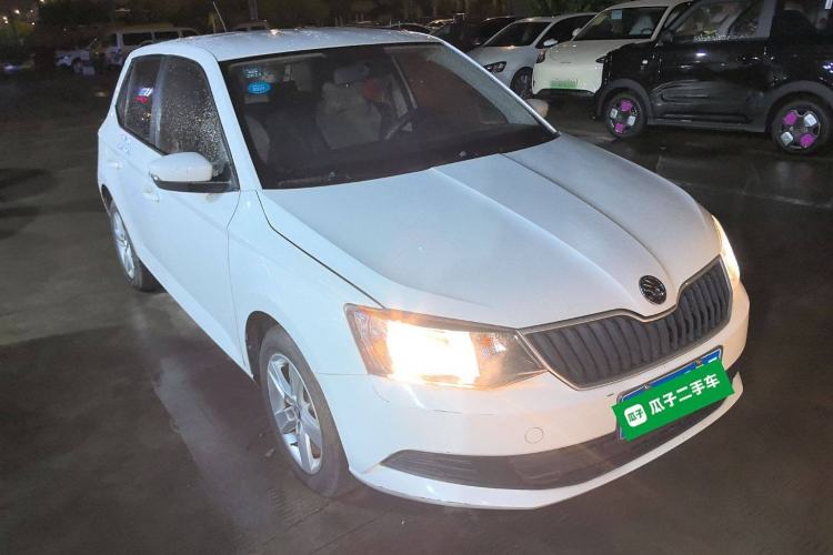 Used Skoda Fabia 2017 1.4L Automatic Car Enjoy Edition Front Right 45 Deg