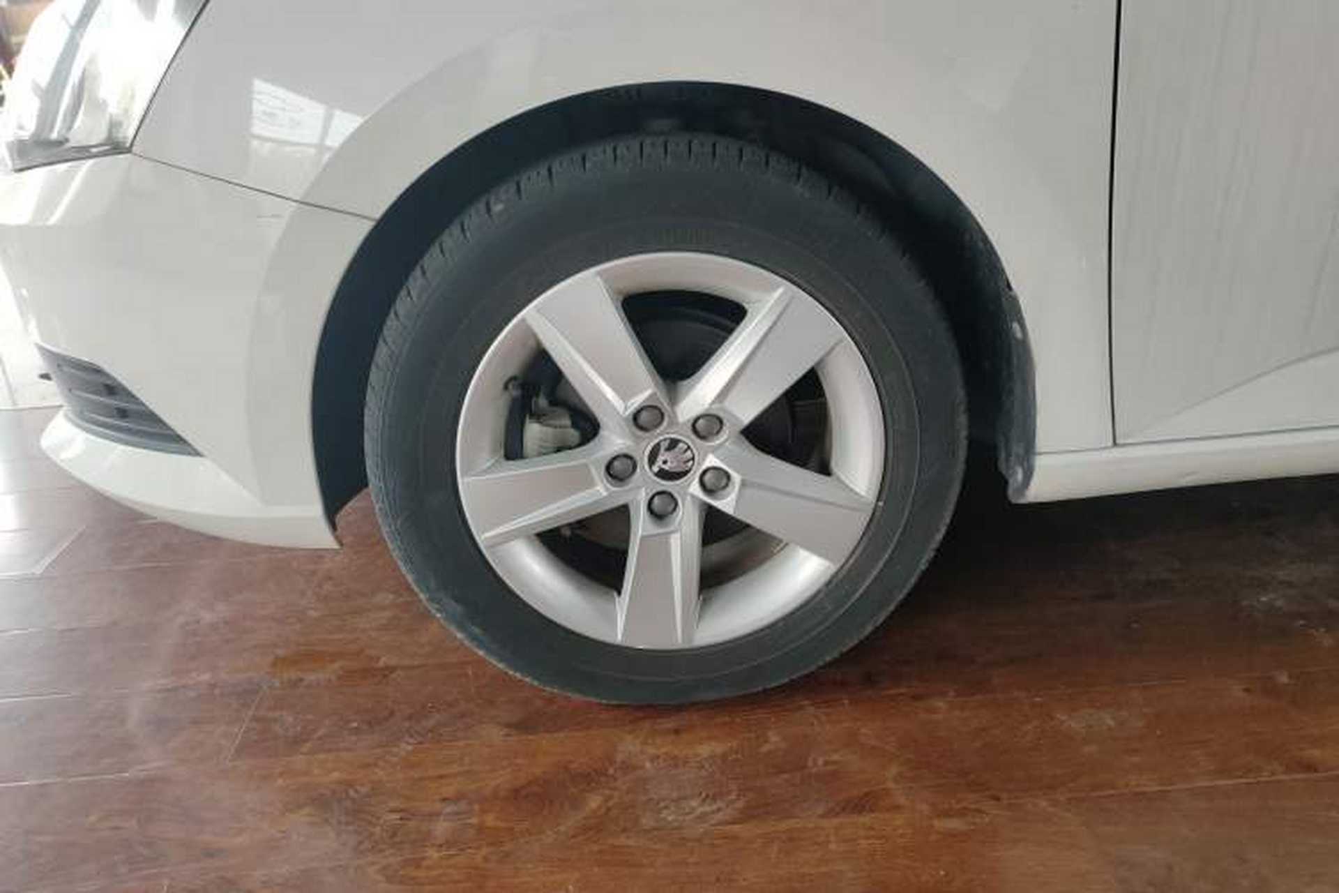 Used Skoda Fabia 2016 1.4L Automatic Car Enjoy Edition Left Front Wheel Hub