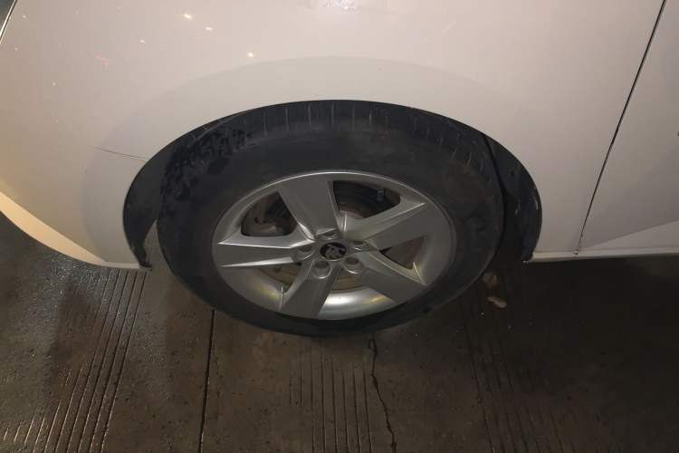 Used Skoda Fabia 2017 1.4L Automatic Car Enjoy Edition Left Front Wheel Hub
