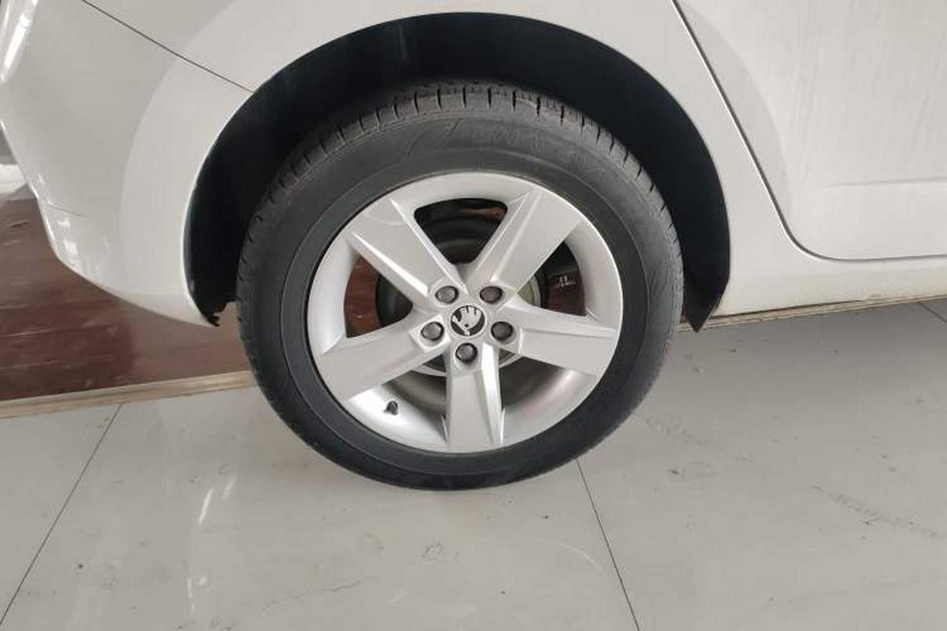Used Skoda Fabia 2016 1.4L Automatic Car Enjoy Edition Right Rear Wheel Hub